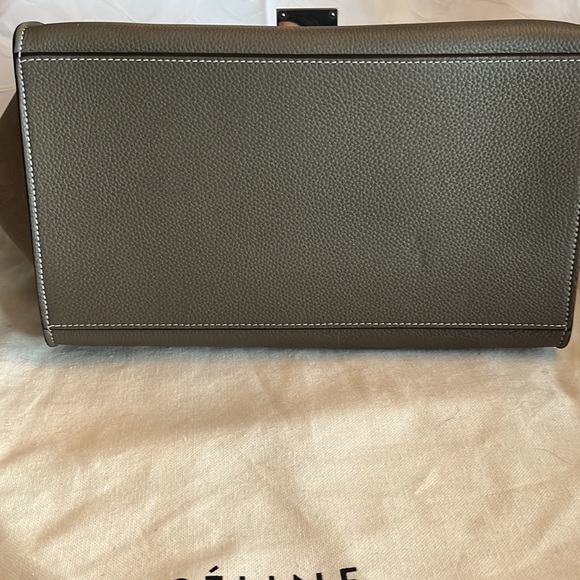 Authentic Celine medium Trapeze bag with shoulder strap and dust bag. - Picture 7 of 10